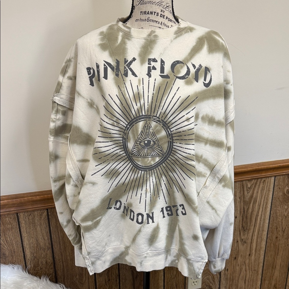 Buckle Pink Floyd Tie-Dye Graphic Sweatshirt in Olive and Cream